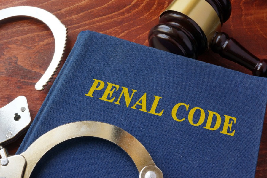 Comprendre l'abus de confiance dans le Code pénal : les détails