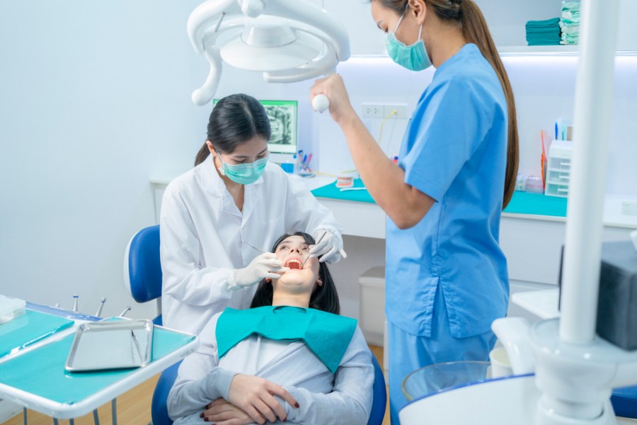 Comment devenir assistante dentaire en alternance ?